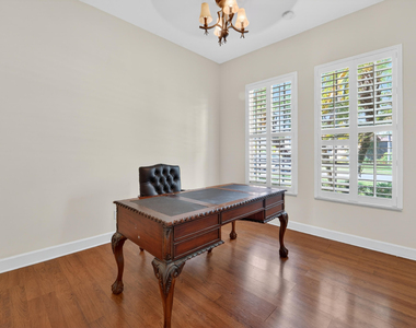 854 Sw St Tropez Court - Photo Thumbnail 7