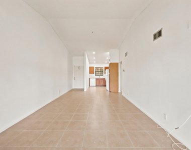 2600 Greenwood Terrace - Photo Thumbnail 3