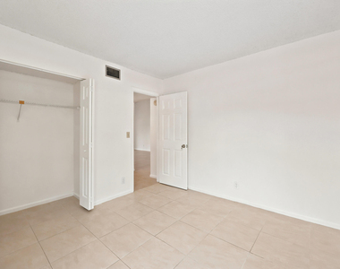 2600 Greenwood Terrace - Photo Thumbnail 18