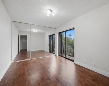 105 Woodland Road - Photo Thumbnail 27