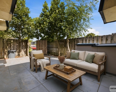 105 Woodland Road - Photo Thumbnail 5