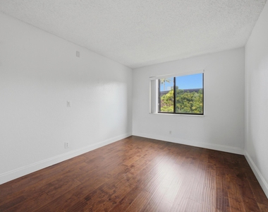 105 Woodland Road - Photo Thumbnail 30