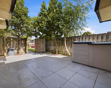 105 Woodland Road - Photo Thumbnail 4