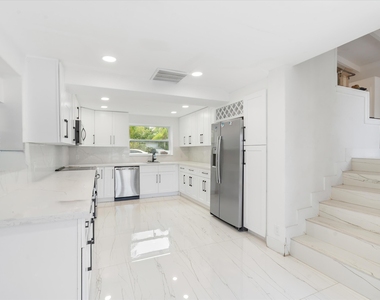 2518 Key Largo Lane - Photo Thumbnail 6