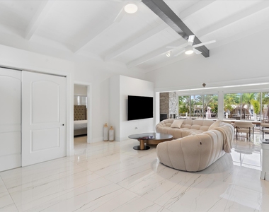 2518 Key Largo Lane - Photo Thumbnail 3