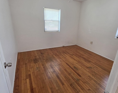 1824 Roosevelt Street - Photo Thumbnail 7