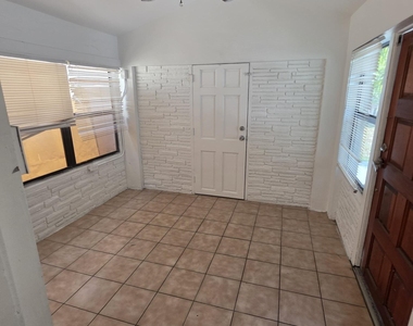 1824 Roosevelt Street - Photo Thumbnail 9