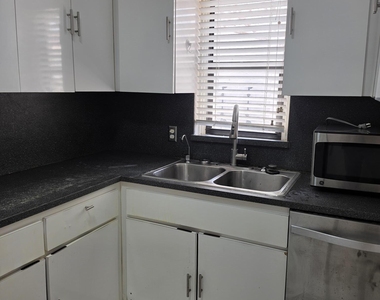 1824 Roosevelt Street - Photo Thumbnail 5