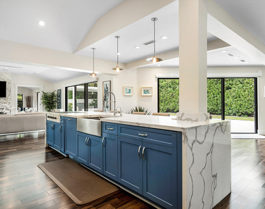 1117 Lake Drive - Photo Thumbnail 7