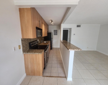 1125 Ne 16th Place - Photo Thumbnail 11