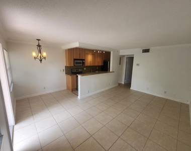 1125 Ne 16th Place - Photo Thumbnail 9