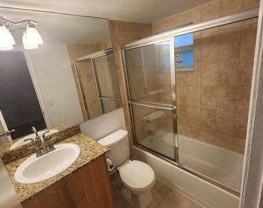 1125 Ne 16th Place - Photo Thumbnail 16