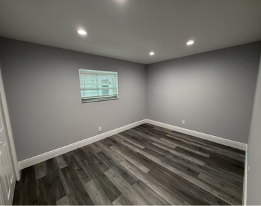 320 Sw 1st Street - Photo Thumbnail 7