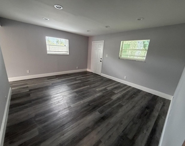320 Sw 1st Street - Photo Thumbnail 13