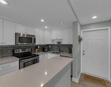 611 Ne 14th Avenue - Photo Thumbnail 3