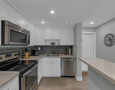 611 Ne 14th Avenue - Photo Thumbnail 2