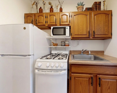 94 3rd Avenue - Photo Thumbnail 2