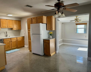 2624 Ne 8th Court - Photo Thumbnail 5