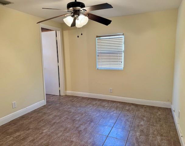 2624 Ne 8th Court - Photo Thumbnail 14