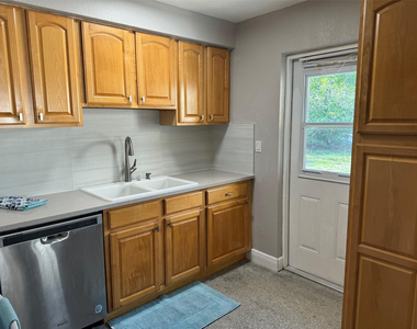 2624 Ne 8th Court - Photo Thumbnail 6