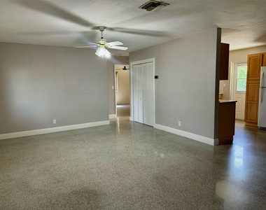 2624 Ne 8th Court - Photo Thumbnail 2