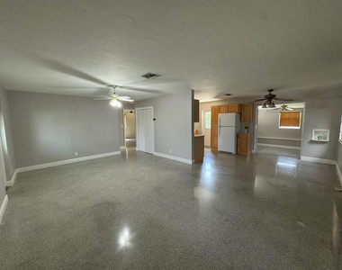 2624 Ne 8th Court - Photo Thumbnail 3