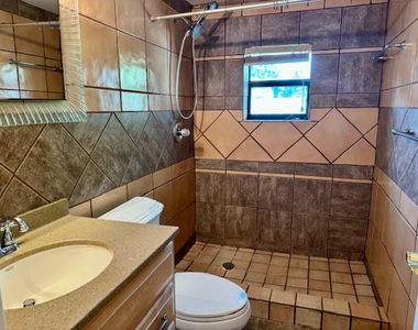 2624 Ne 8th Court - Photo Thumbnail 13