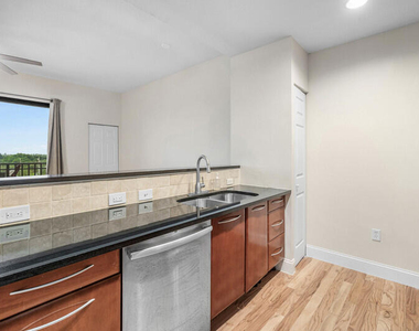 511 Lucerne Avenue - Photo Thumbnail 13