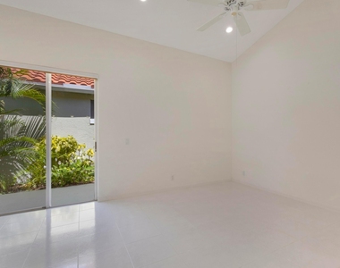 5279 Brookview Drive - Photo Thumbnail 8