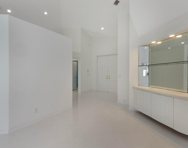 5279 Brookview Drive - Photo Thumbnail 5