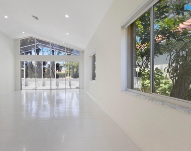 5279 Brookview Drive - Photo Thumbnail 4