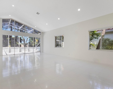 5279 Brookview Drive - Photo Thumbnail 6