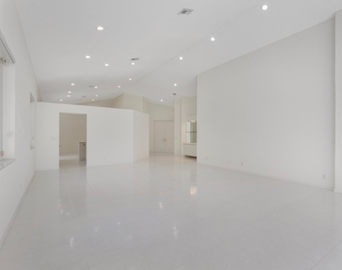 5279 Brookview Drive - Photo Thumbnail 7