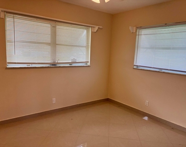 7470 Nw 7th Place - Photo Thumbnail 8