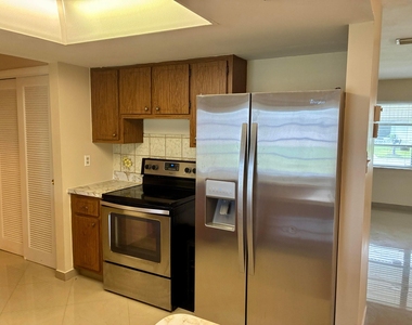 7470 Nw 7th Place - Photo Thumbnail 4
