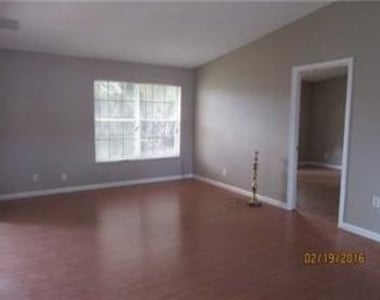 330 Lakewood E - Photo Thumbnail 3