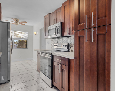 8205 Nw 61st Street - Photo Thumbnail 4
