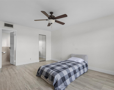 8205 Nw 61st Street - Photo Thumbnail 18