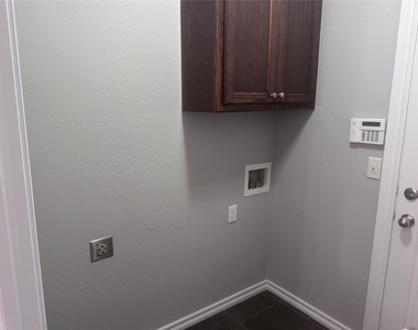 2412 Nw 157th Terrace - Photo Thumbnail 5