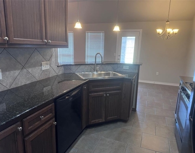 2412 Nw 157th Terrace - Photo Thumbnail 4