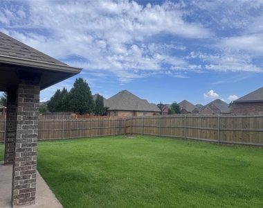 2412 Nw 157th Terrace - Photo Thumbnail 13