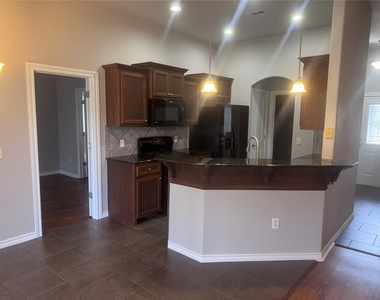 2412 Nw 157th Terrace - Photo Thumbnail 3