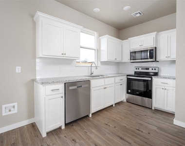 205 S 11th Street - Photo Thumbnail 5