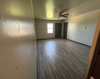 908 Ne 31st Street - Photo Thumbnail 1