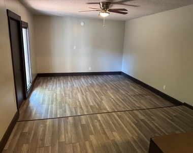908 Ne 31st Street - Photo Thumbnail 5