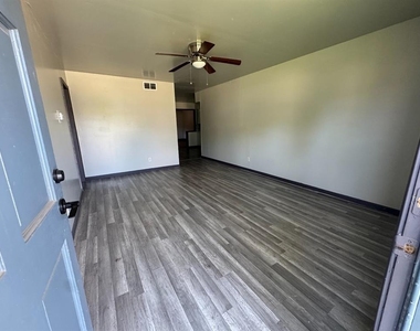 908 Ne 31st Street - Photo Thumbnail 2