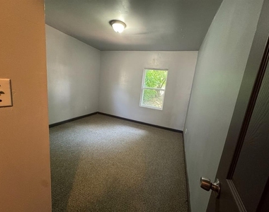 908 Ne 31st Street - Photo Thumbnail 8