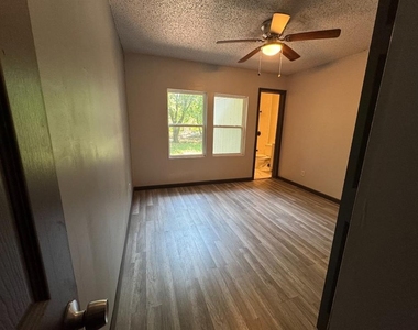 908 Ne 31st Street - Photo Thumbnail 9