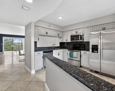 2206 S Cypress Bend Drive - Photo Thumbnail 3