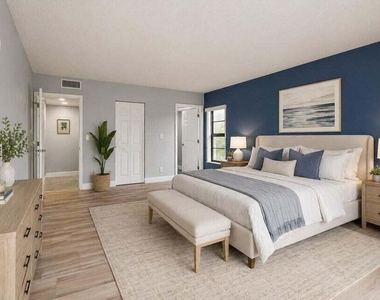 2206 S Cypress Bend Drive - Photo Thumbnail 7